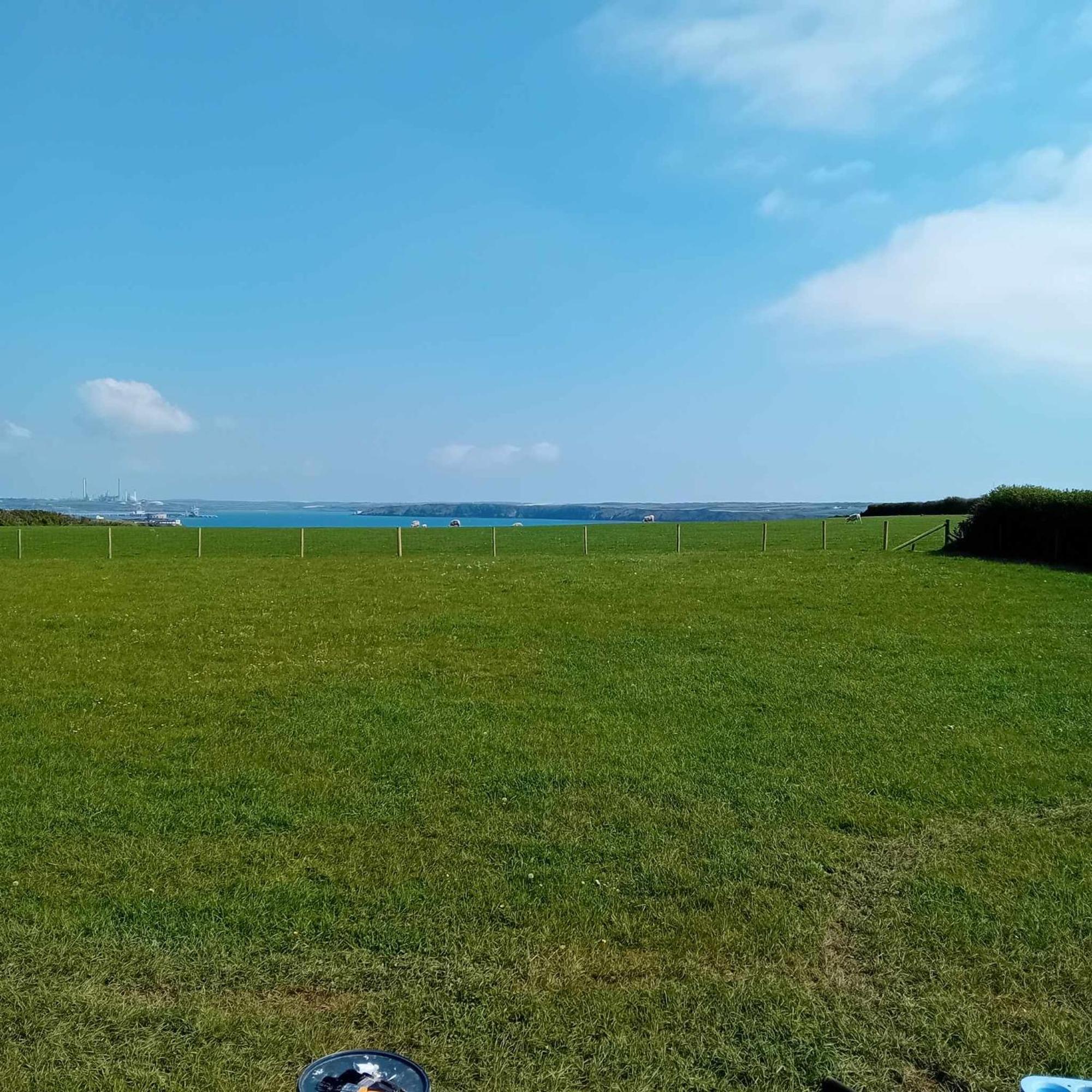 Coast Path Camping Saint Ishmaels  外观 照片